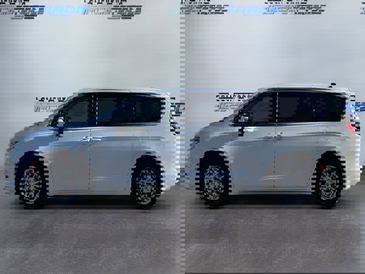 Used 2021 Chrysler Voyager LX image 8