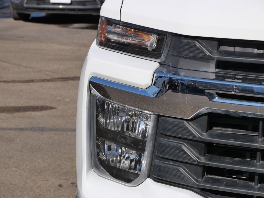 Used 2025 Chevrolet Silverado 2500 LT w/ Convenience Package AWD/4WD image 5