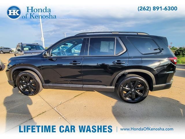 Certified 2025 Honda Pilot Black Edition image 8