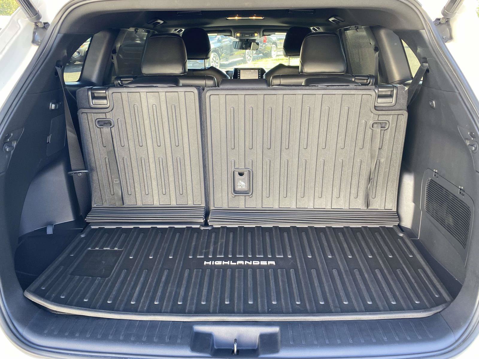 Used 2022 Toyota Highlander XSE FWD image 21