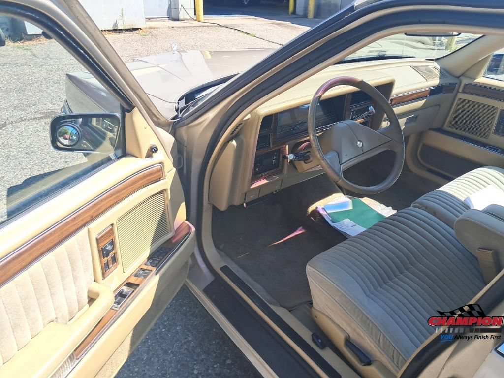 Used 1989 Chrysler New Yorker FWD image 11