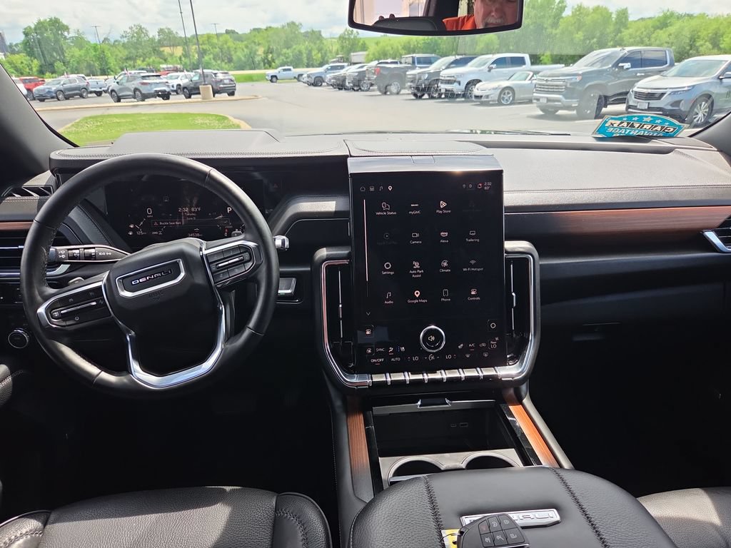 Certified 2025 GMC Yukon Denali AWD/4WD image 11