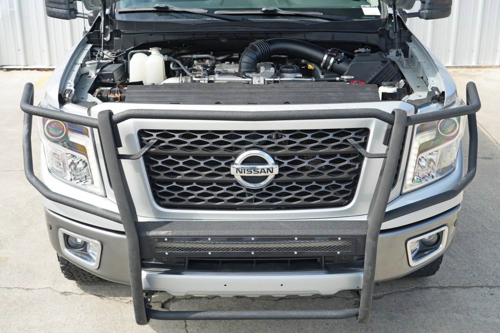 Used 2019 Nissan Titan PRO-4X w/ Pro-4x Utility Package image 7