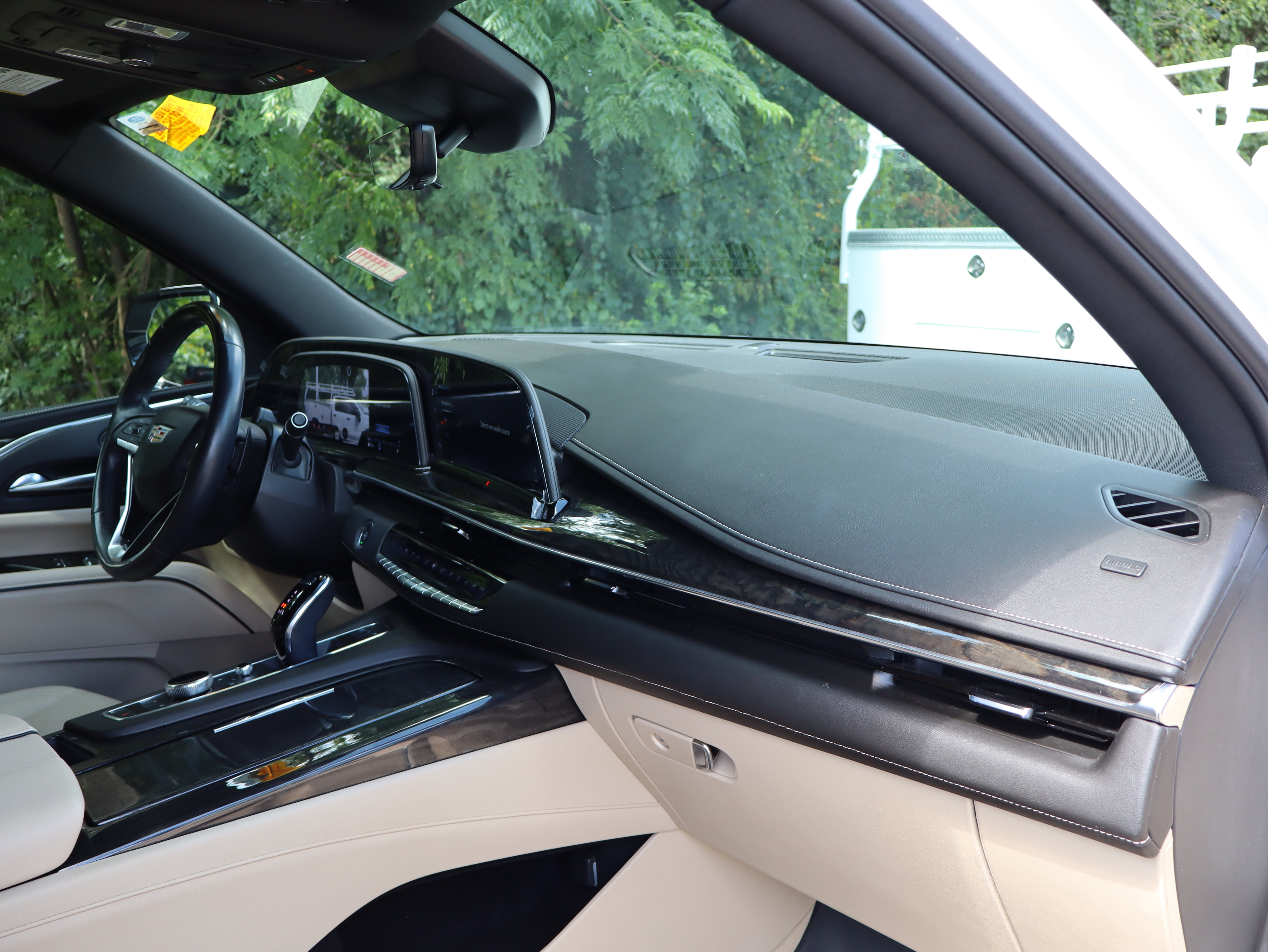 Used 2023 Cadillac Escalade ESV Premium Luxury w/ Performance Package AWD/4WD image 31