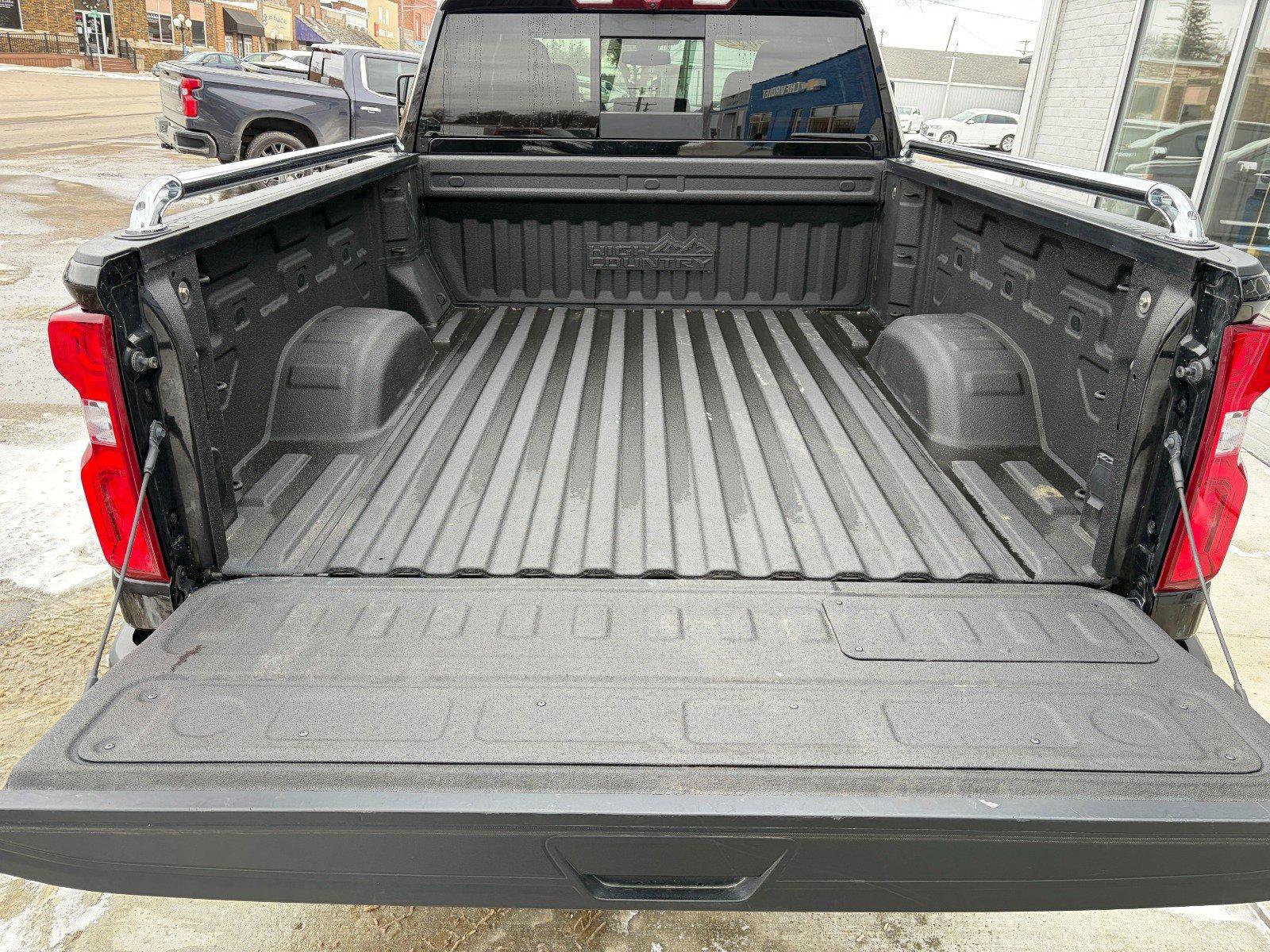 Used 2022 Chevrolet Silverado 2500 High Country w/ Safety Package II image 21