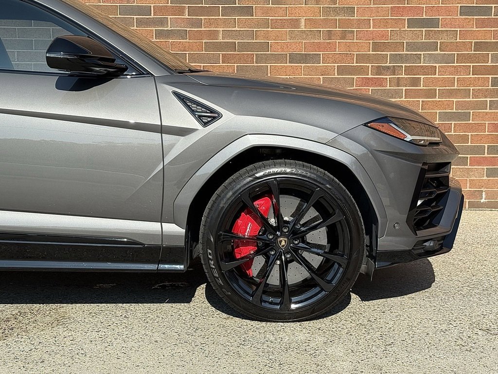 Used 2022 Lamborghini Urus image 11