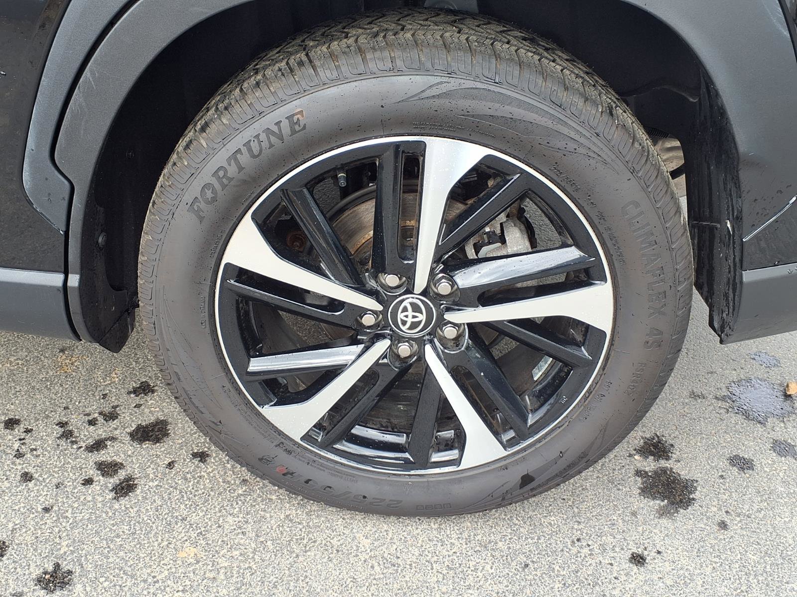 Used 2023 Toyota Corolla Cross XSE w/ Convenience Package AWD/4WD image 21