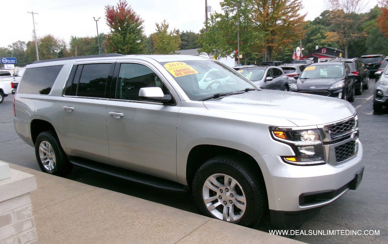 Used 2019 Chevrolet Suburban LT AWD/4WD image 2