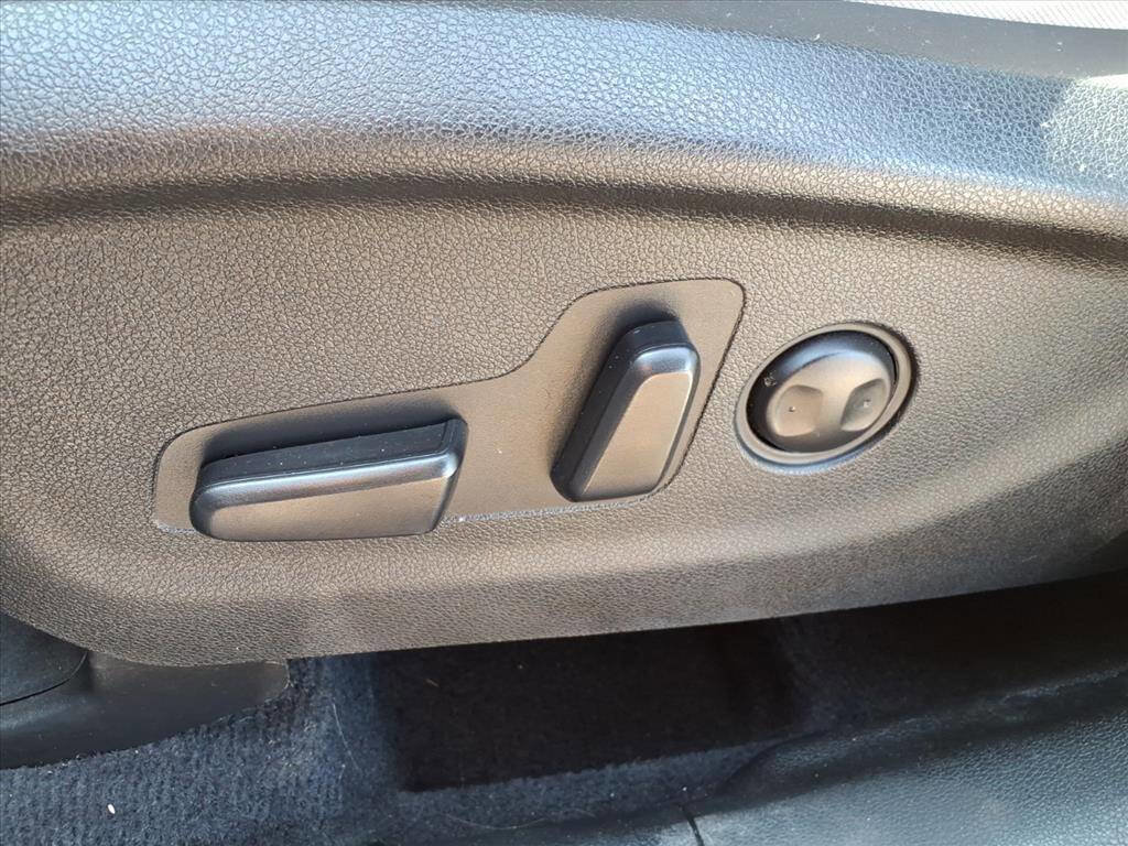 Used 2017 Kia Sorento LX w/ LX Convenience Package image 15