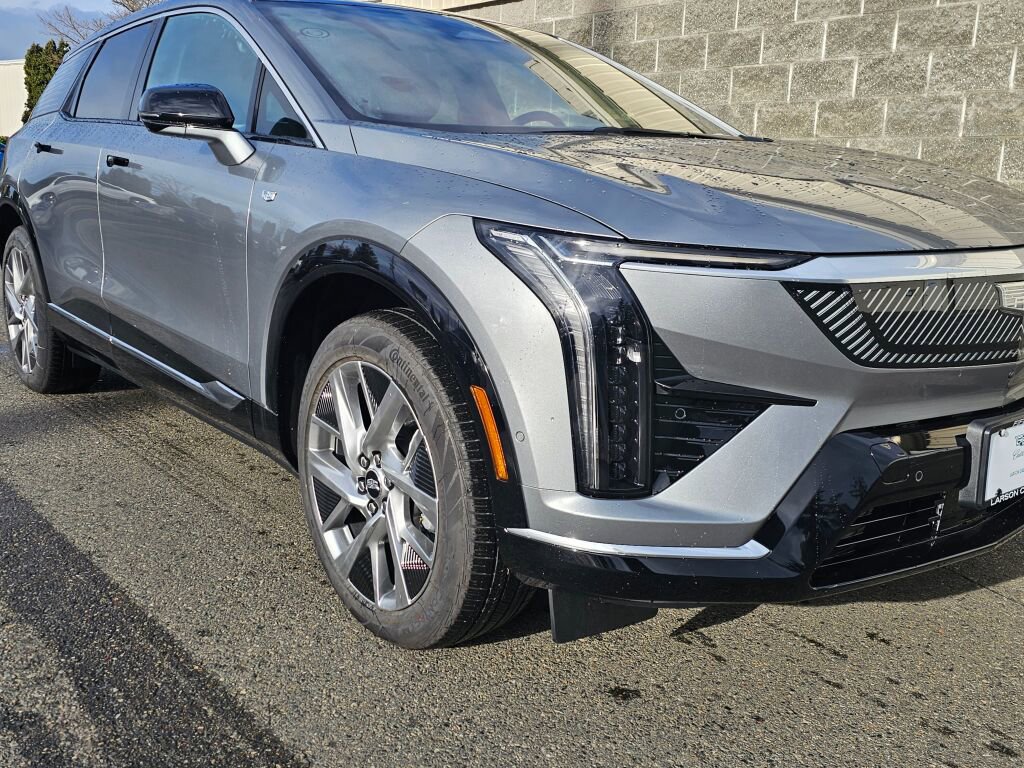 New 2026 Cadillac Optiq Luxury 2 image 13