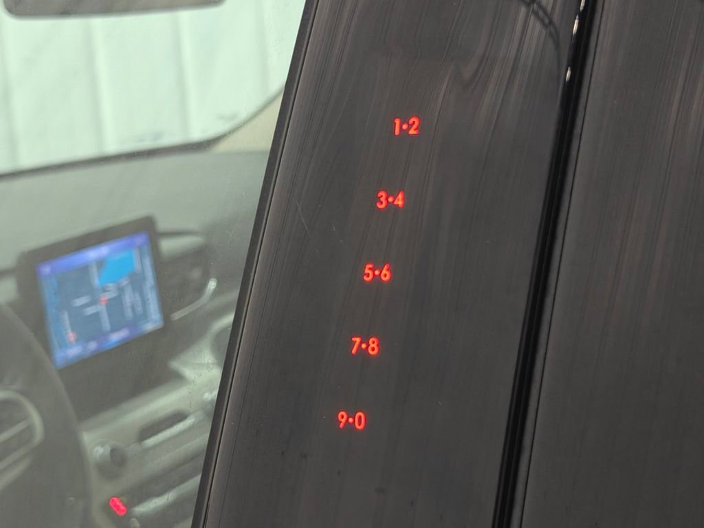 Used 2021 Ford Explorer XLT image 13