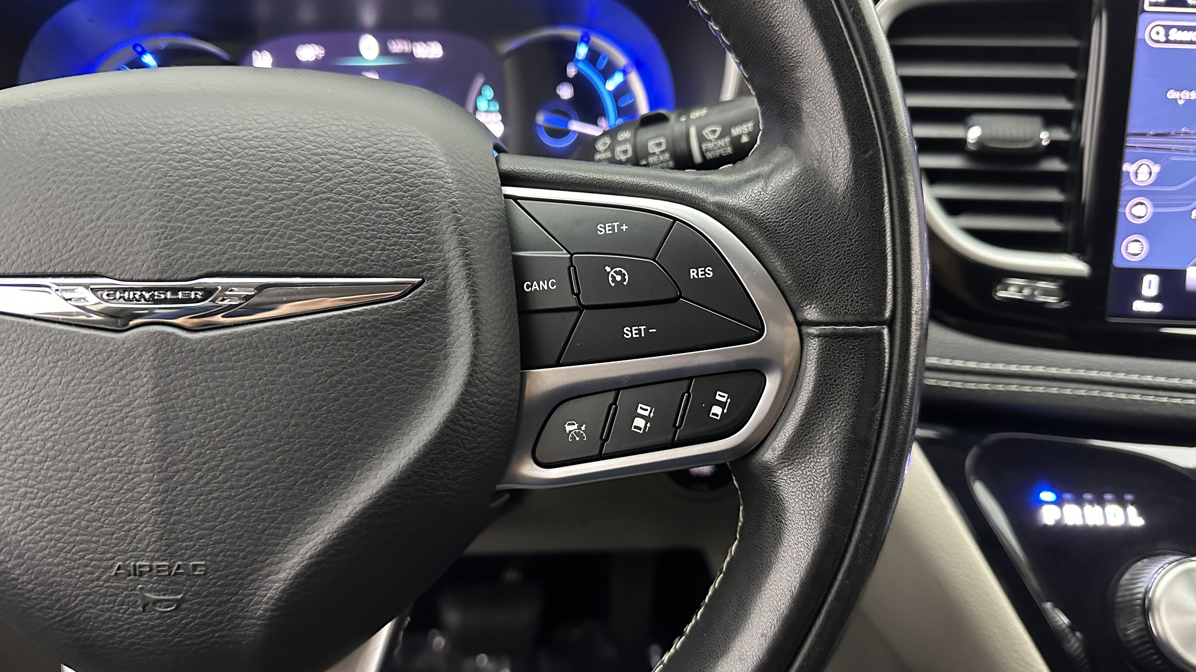 Used 2022 Chrysler Pacifica Touring-L w/ Uconnect Theater Family Group image 22