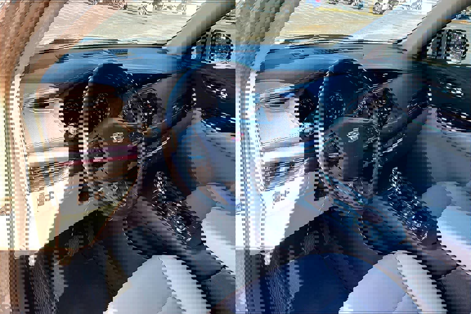 Used 2023 Cadillac XT4 Luxury w/ Cold Weather Package image 18