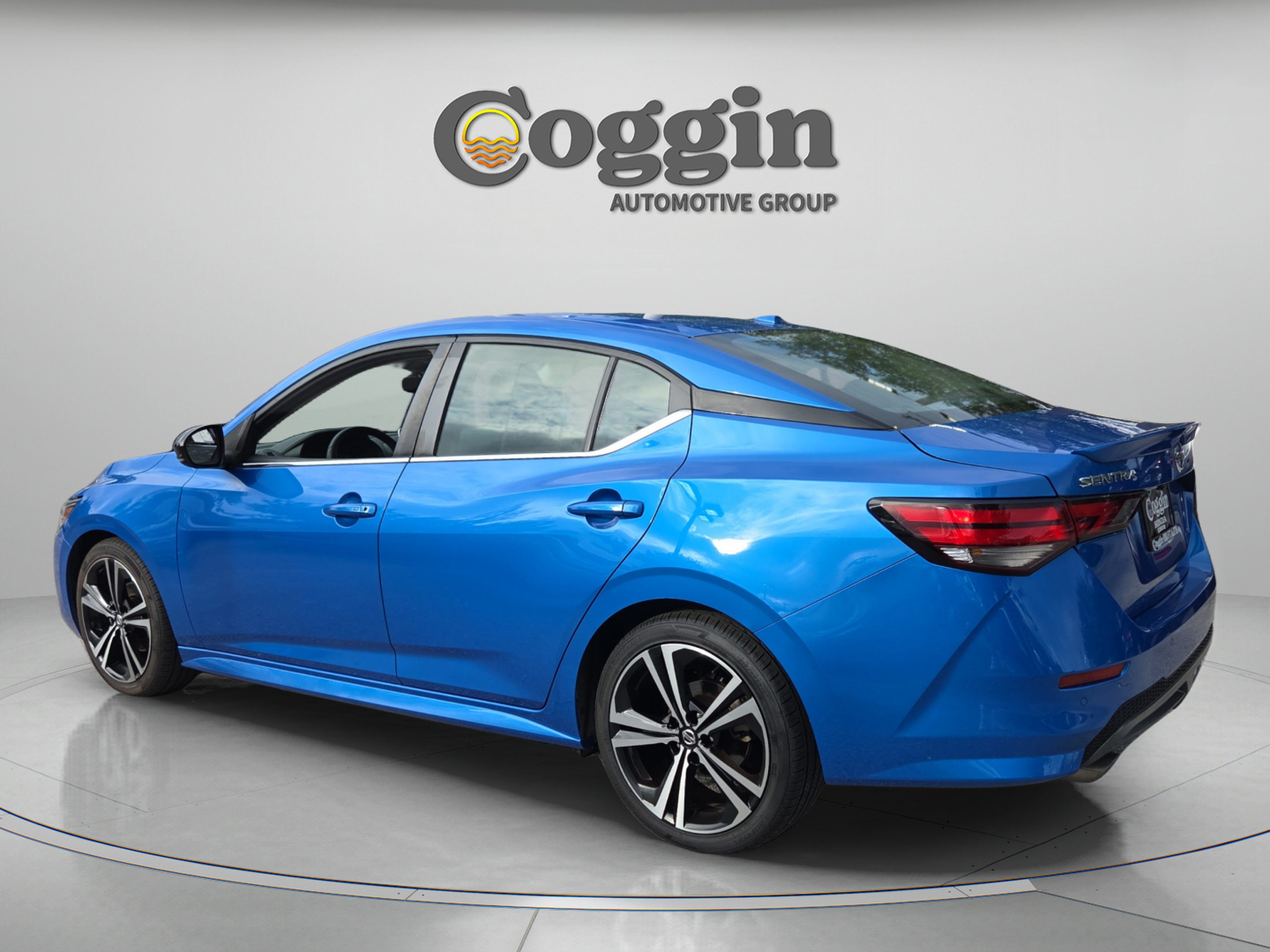 Used 2022 Nissan Sentra SR w/ Lighting Package FWD image 3