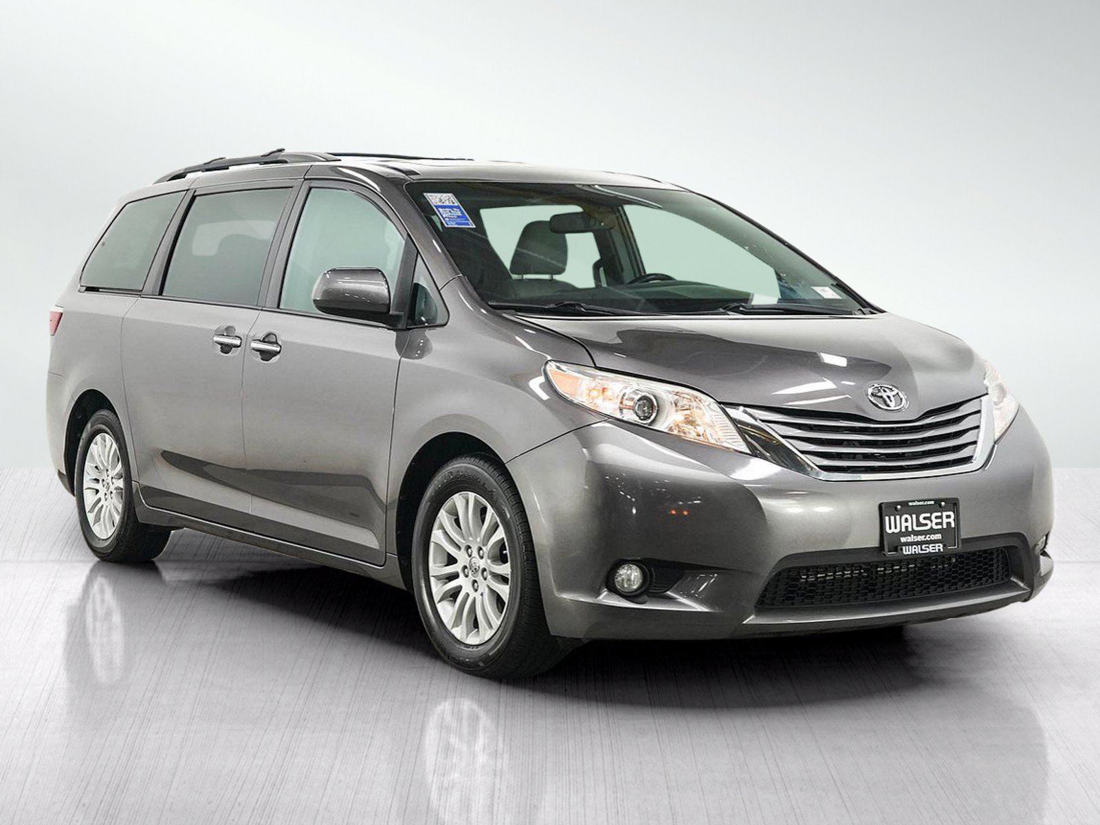 Used 2016 Toyota Sienna XLE FWD image 7