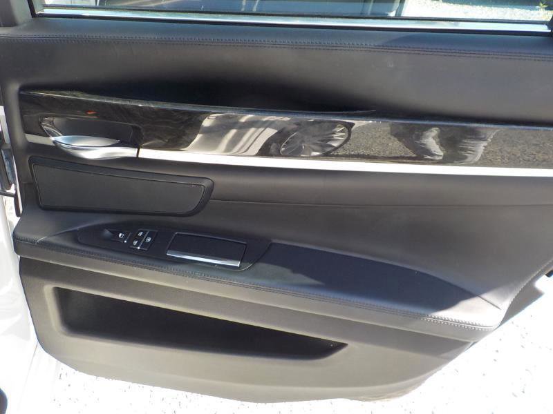 Used 2014 BMW 750i w/ Executive Package RWD image 20