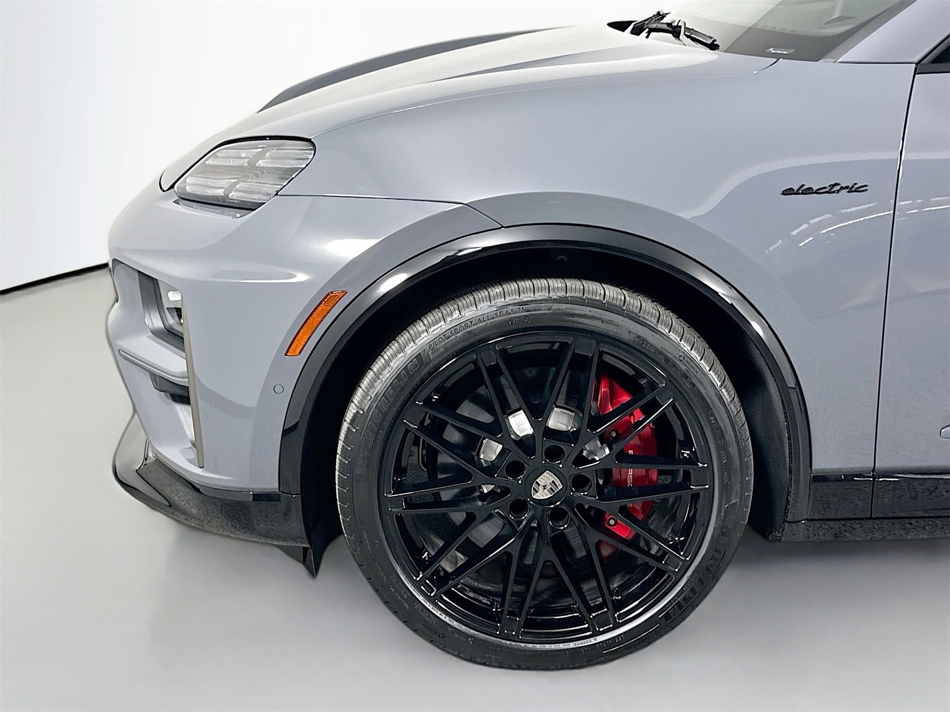 Certified 2025 Porsche Macan Turbo Electric image 11