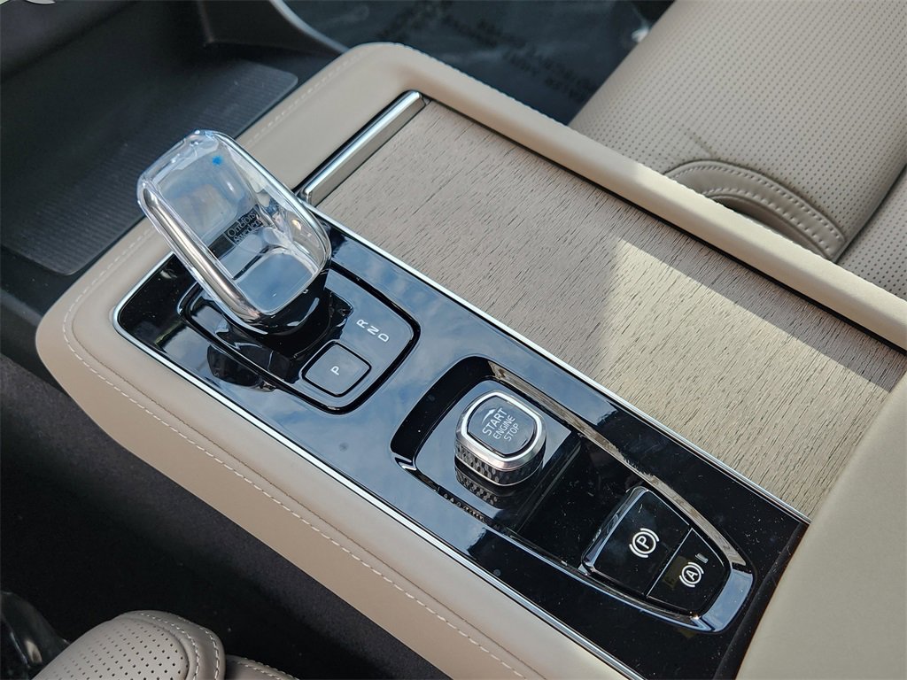 New 2026 Volvo XC90 B6 Ultra w/ Protection Package image 17