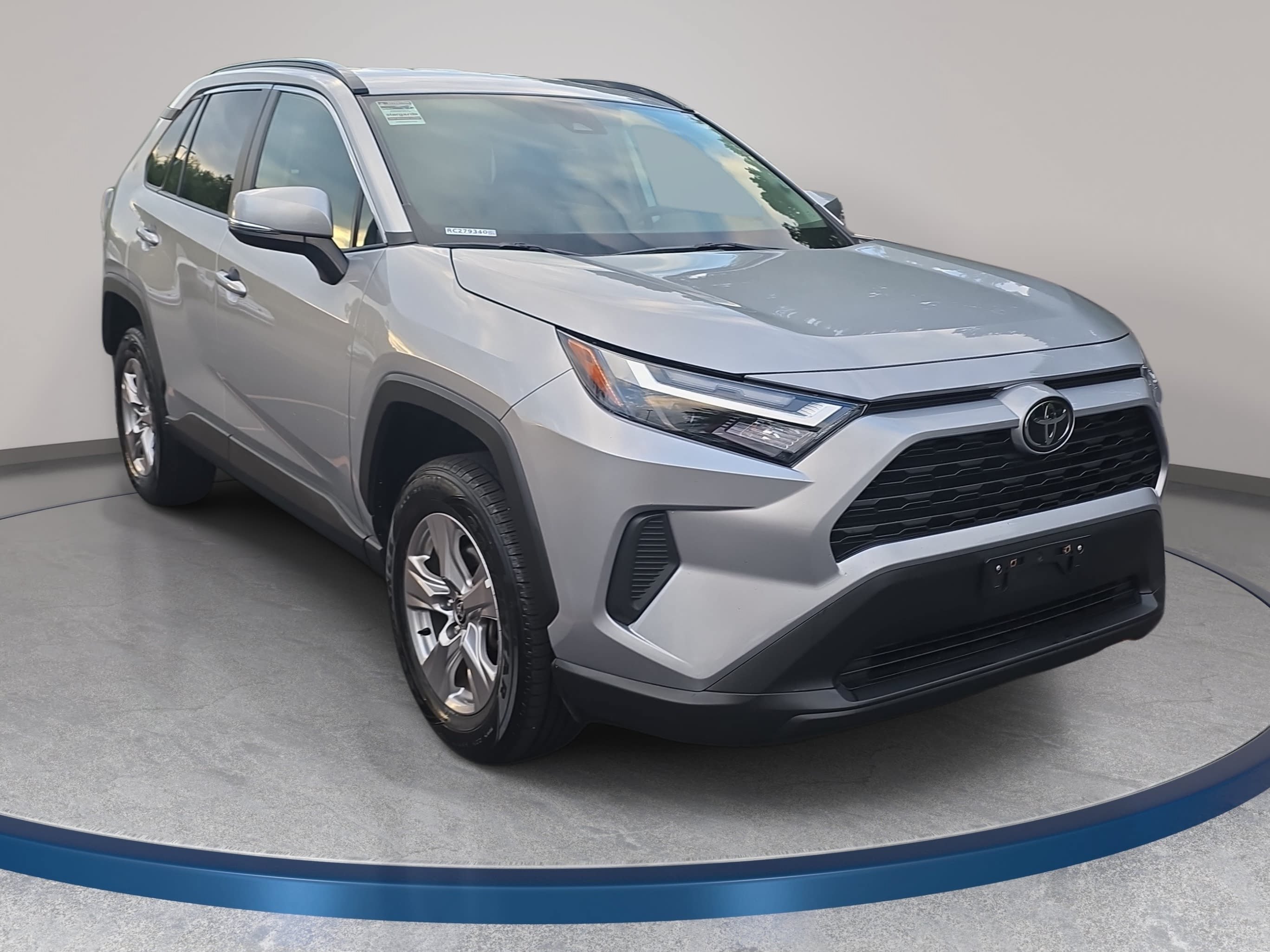 Used 2024 Toyota RAV4 XLE FWD image 3