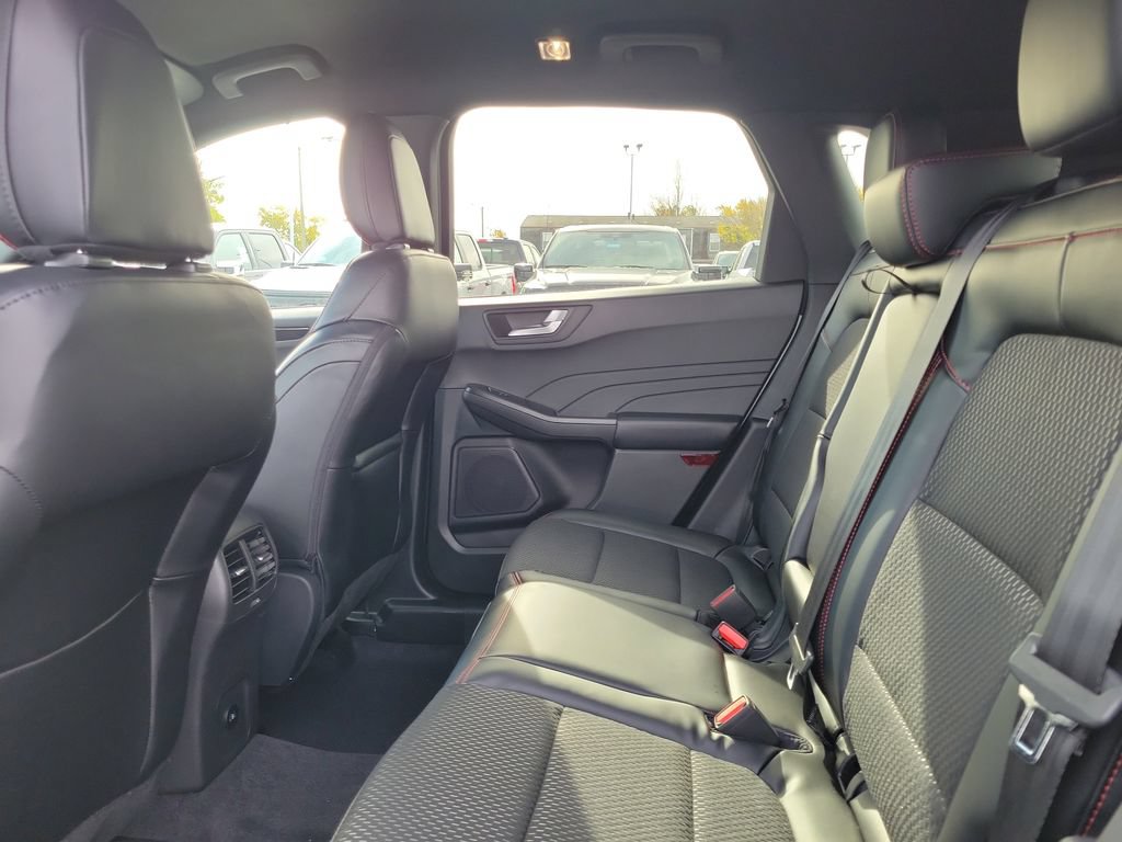New 2026 Ford Escape ST-Line w/ Cold Weather Package AWD/4WD image 13