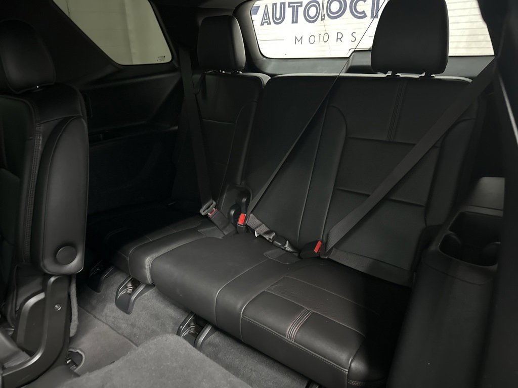 Used 2023 Chevrolet Traverse RS image 40