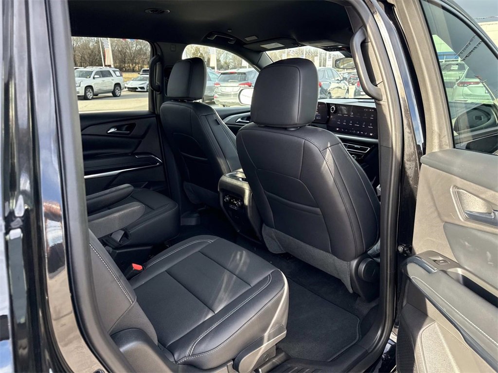 Used 2026 Chevrolet Traverse LT image 26