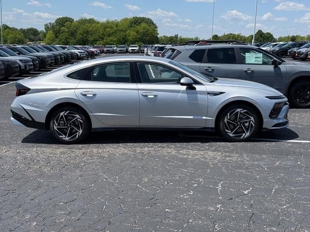 Used 2026 Hyundai Sonata SEL AWD/4WD image 2