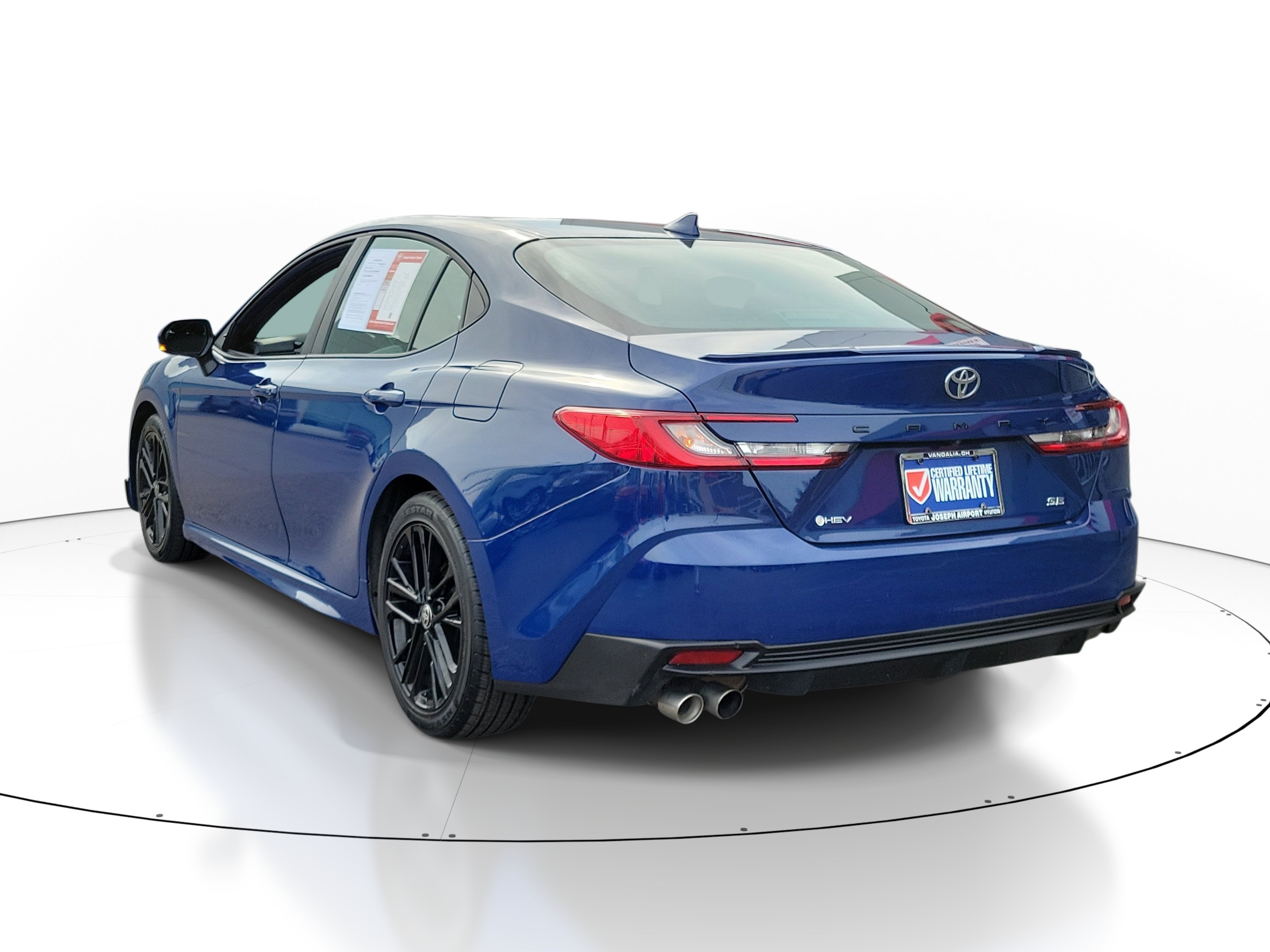 Used 2025 Toyota Camry SE FWD image 3