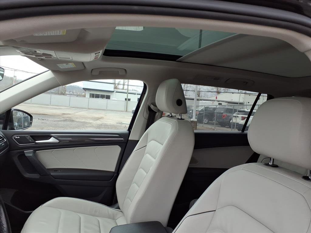 Used 2019 Volkswagen Tiguan SEL Premium image 11