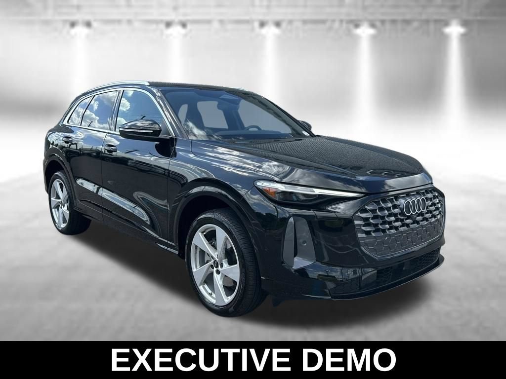 Used 2025 Audi Q5 Premium Plus w/ Premium Plus AWD/4WD image 8
