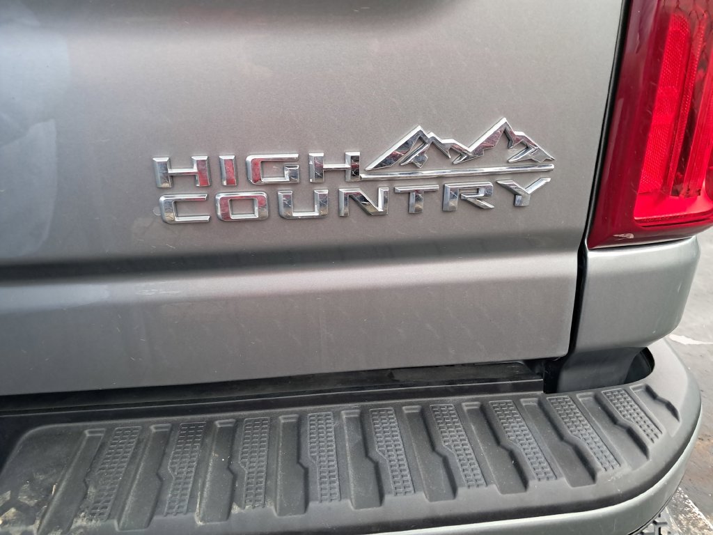 Used 2025 Chevrolet Silverado 3500 High Country w/ High Country Premium Package AWD/4WD image 10