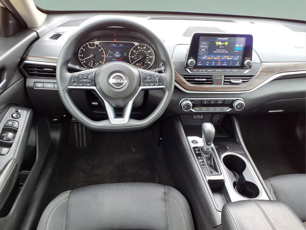 Used 2024 Nissan Altima 2.5 SV FWD image 9