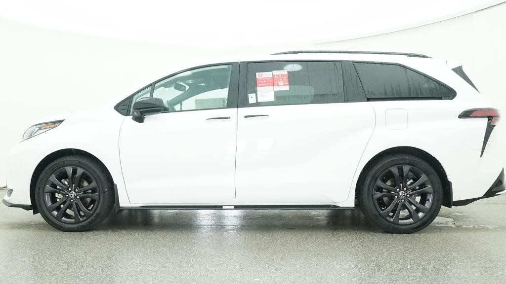 New 2026 Toyota Sienna XSE FWD image 2