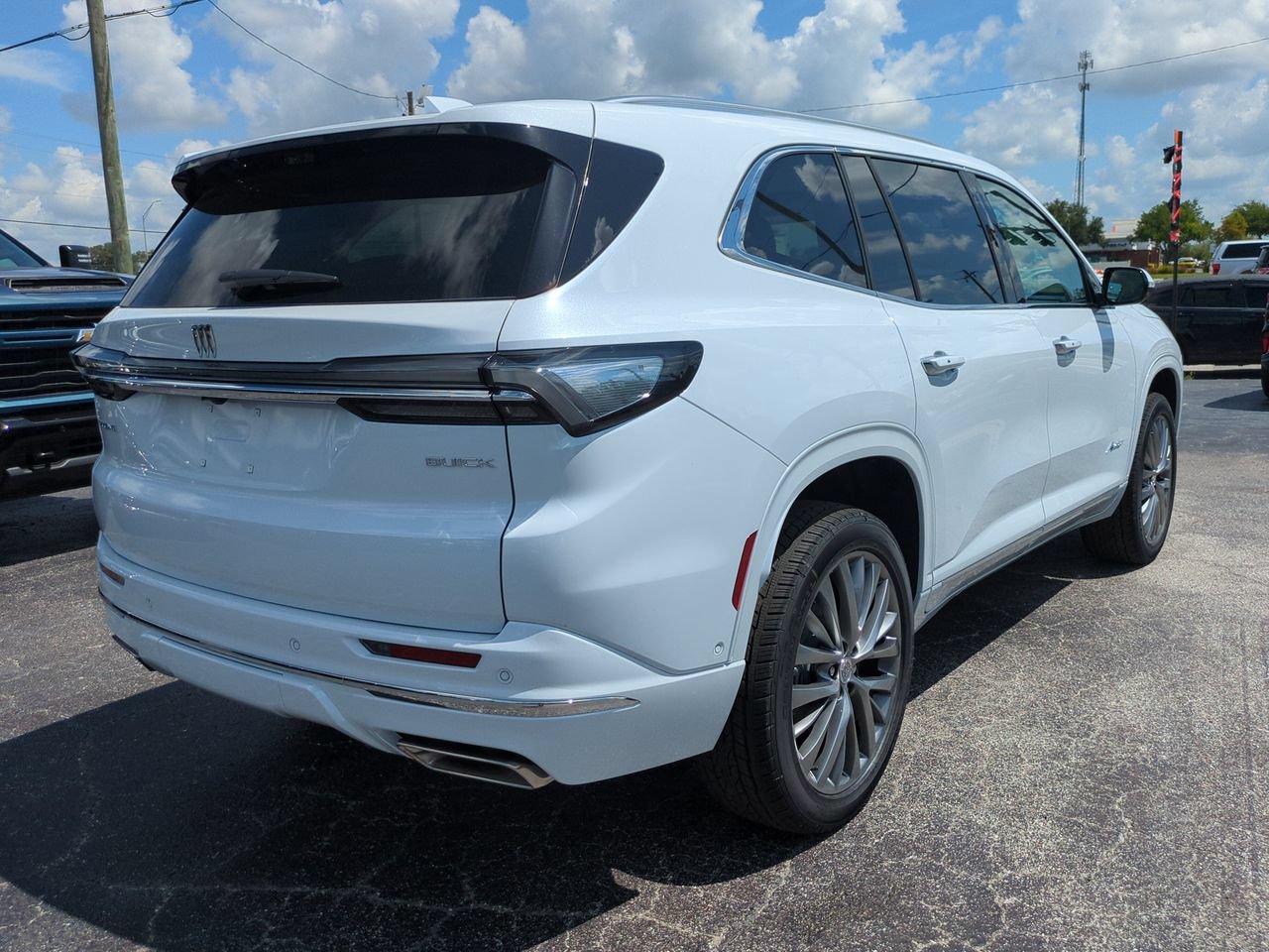New 2026 Buick Enclave Avenir w/ Super Cruise Package FWD image 4