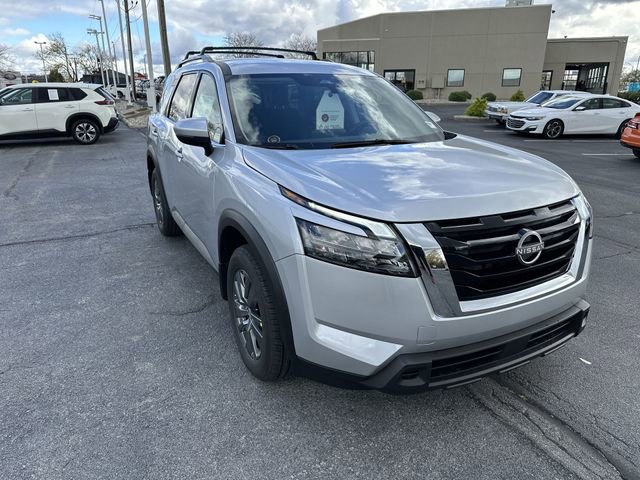 New 2025 Nissan Pathfinder SV image 4
