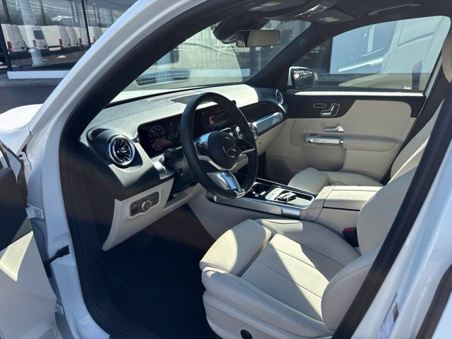 Used 2026 Mercedes-Benz GLB 250 4MATIC image 5