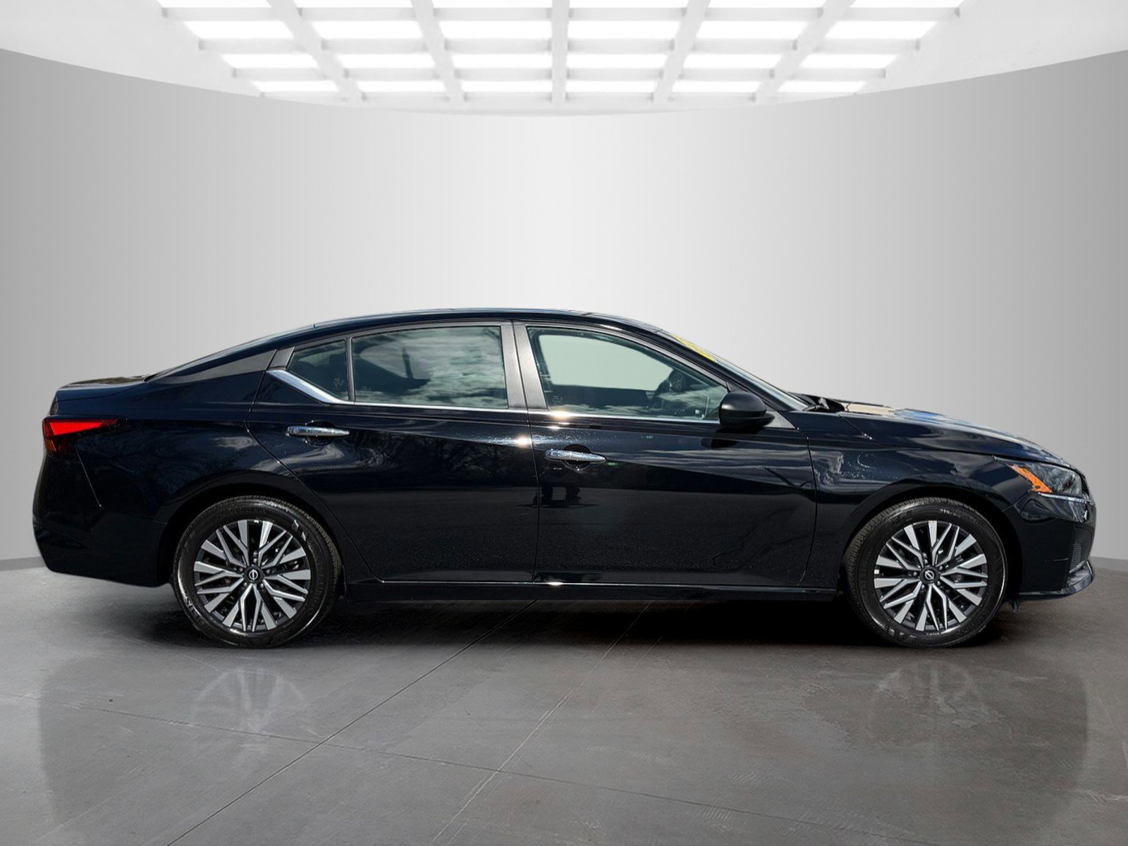 Used 2025 Nissan Altima 2.5 SV image 6