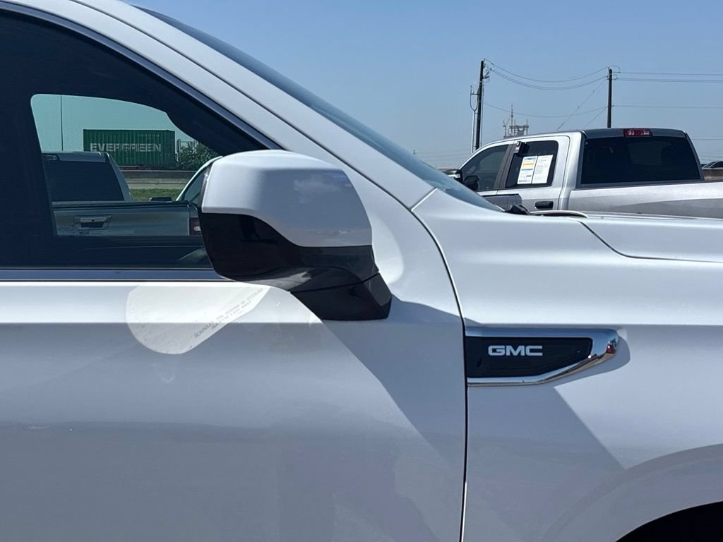 Used 2024 GMC Yukon SLT RWD image 9