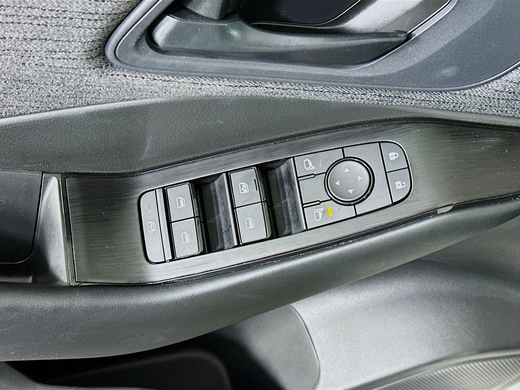 Used 2023 Nissan Rogue S image 15