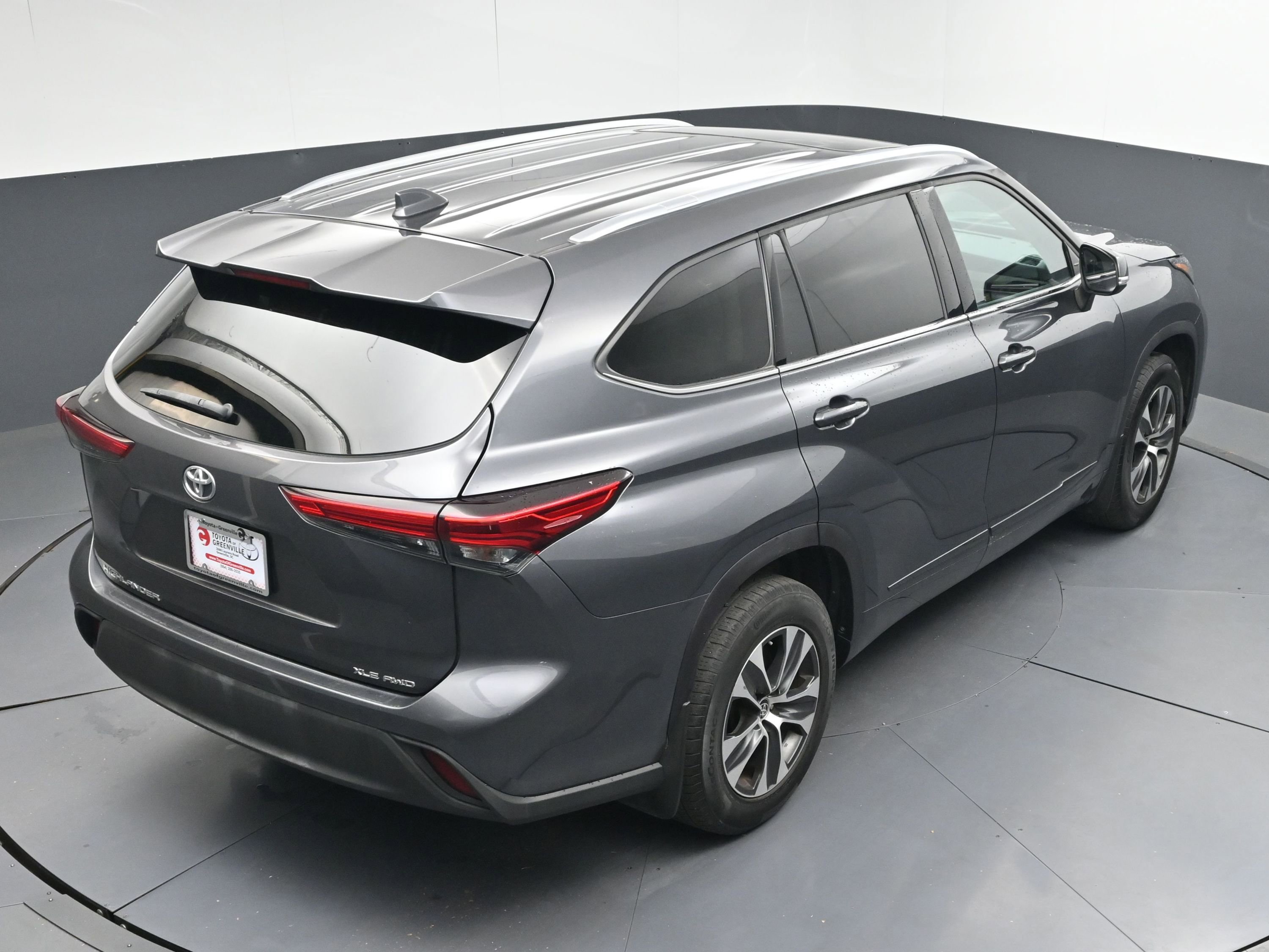 Used 2020 Toyota Highlander XLE image 36