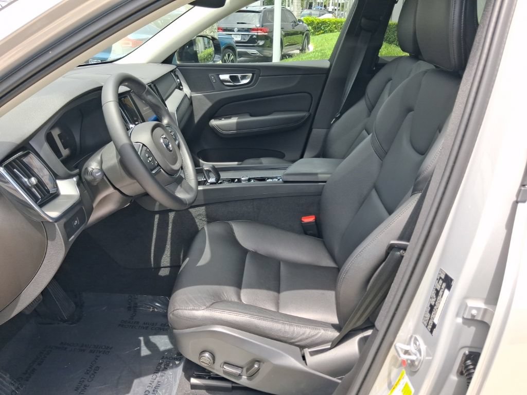 Used 2024 Volvo XC60 B5 Core w/ Protection Package Premier AWD/4WD image 14