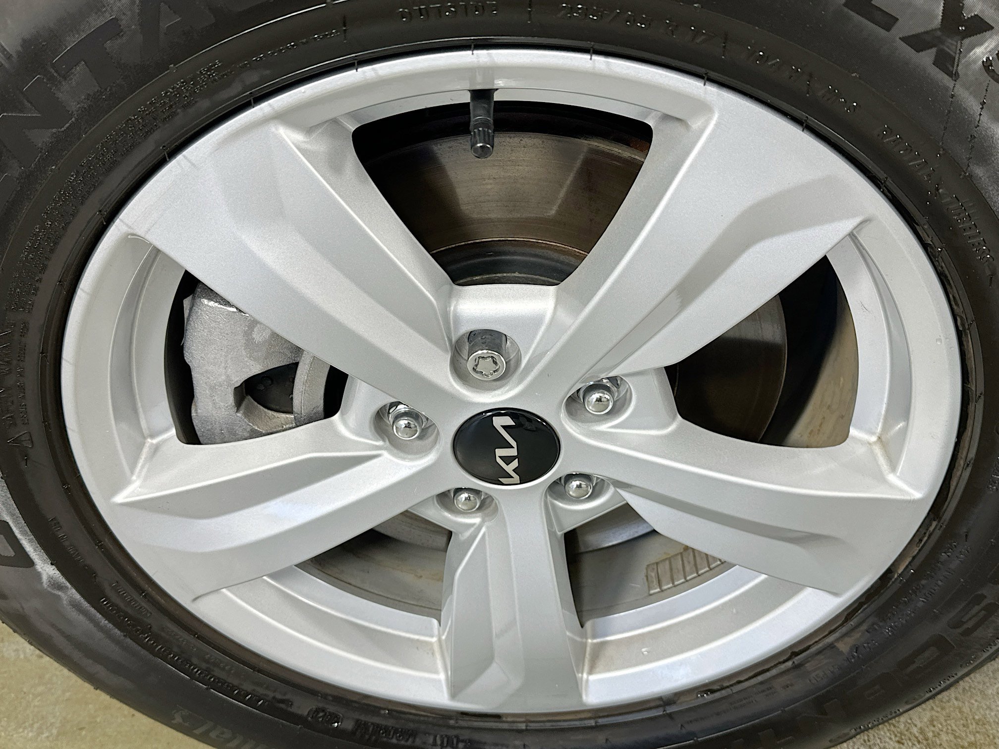 Used 2025 Kia Sorento LX image 29