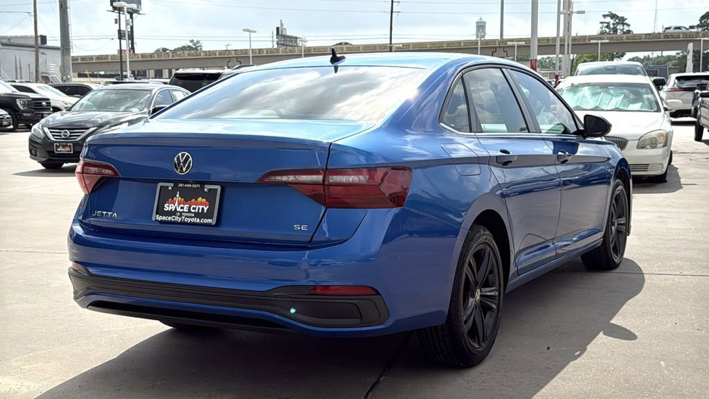 Used 2022 Volkswagen Jetta SE image 5