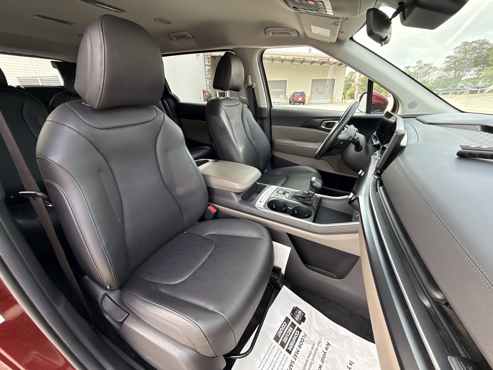 Used 2026 Kia Carnival FWD image 26