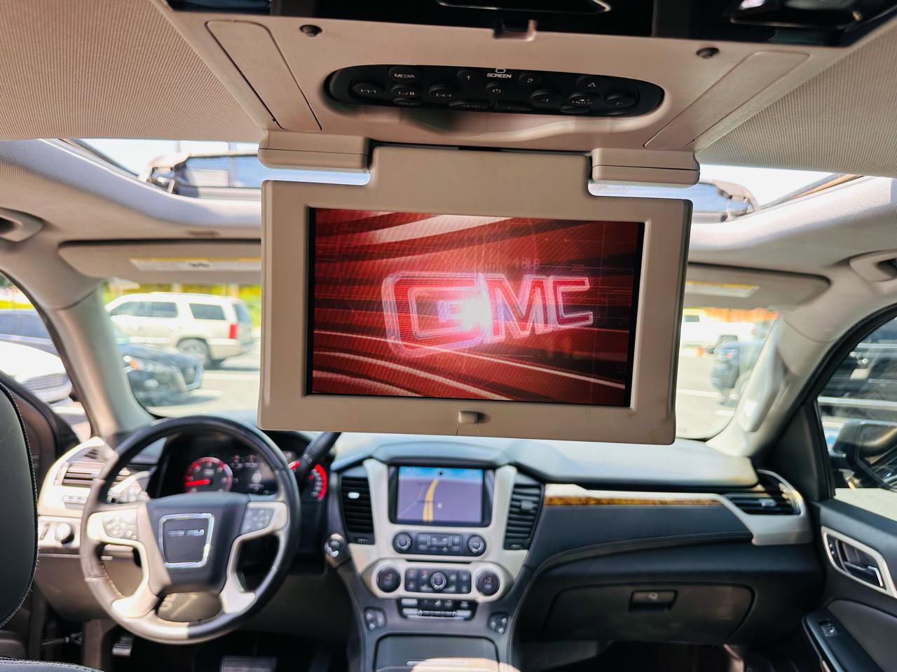 Used 2015 GMC Yukon Denali w/ Premium Package AWD/4WD image 34