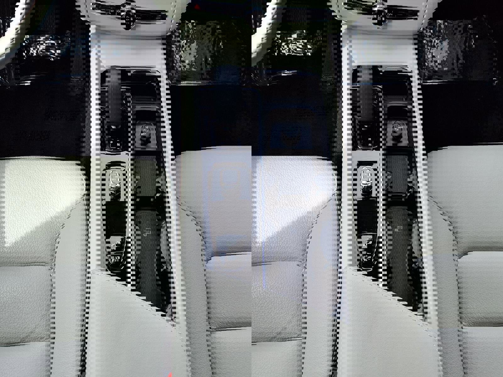 Certified 2023 Volvo XC60 B5 Plus image 19