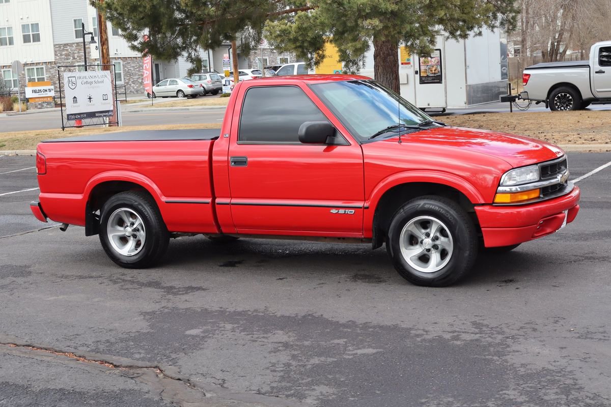 Used 2000 Chevrolet S10 Pickup LS w/ Preferred Equipment Group RWD image 2