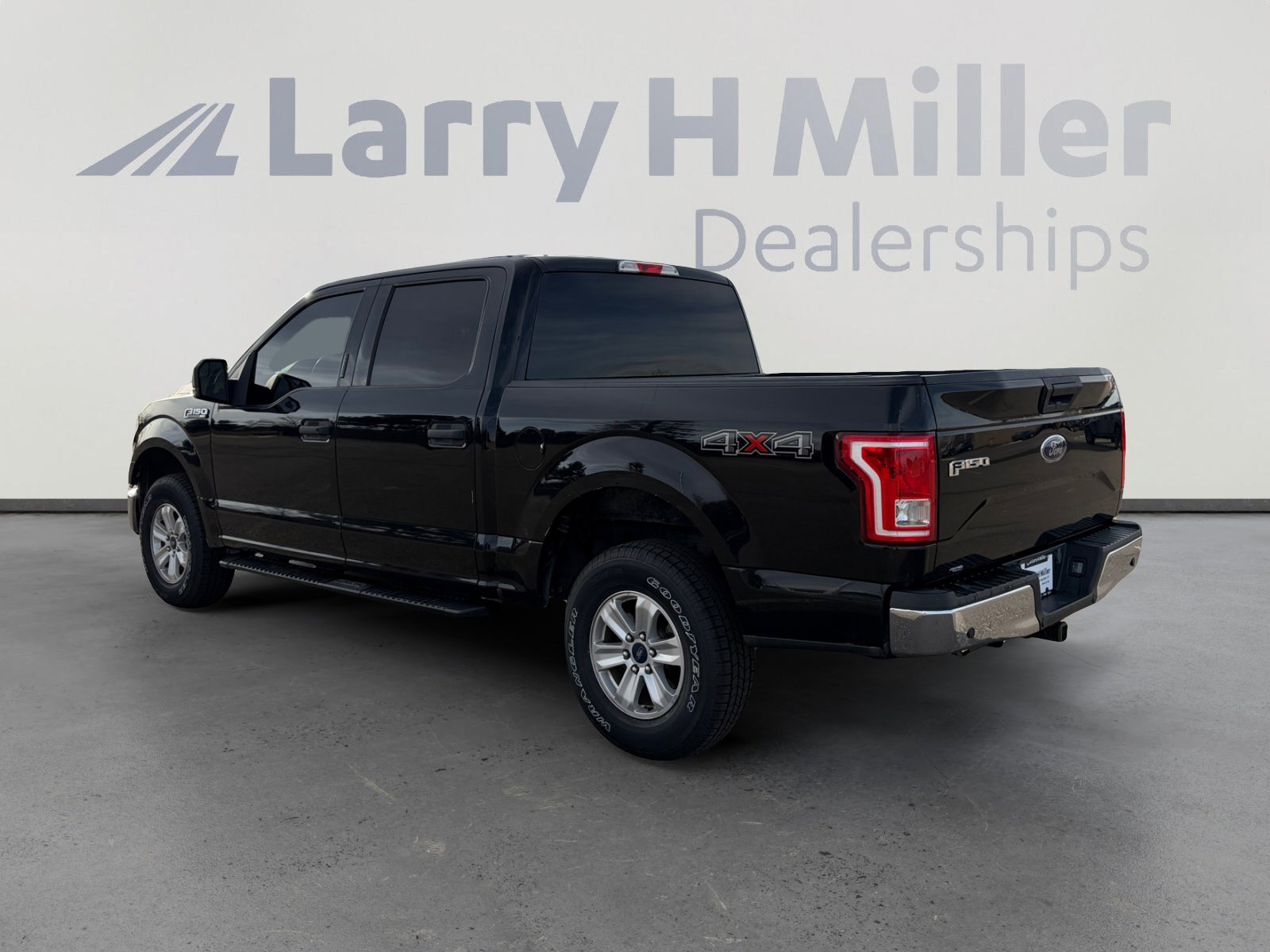 Used 2017 Ford F150 XLT image 4