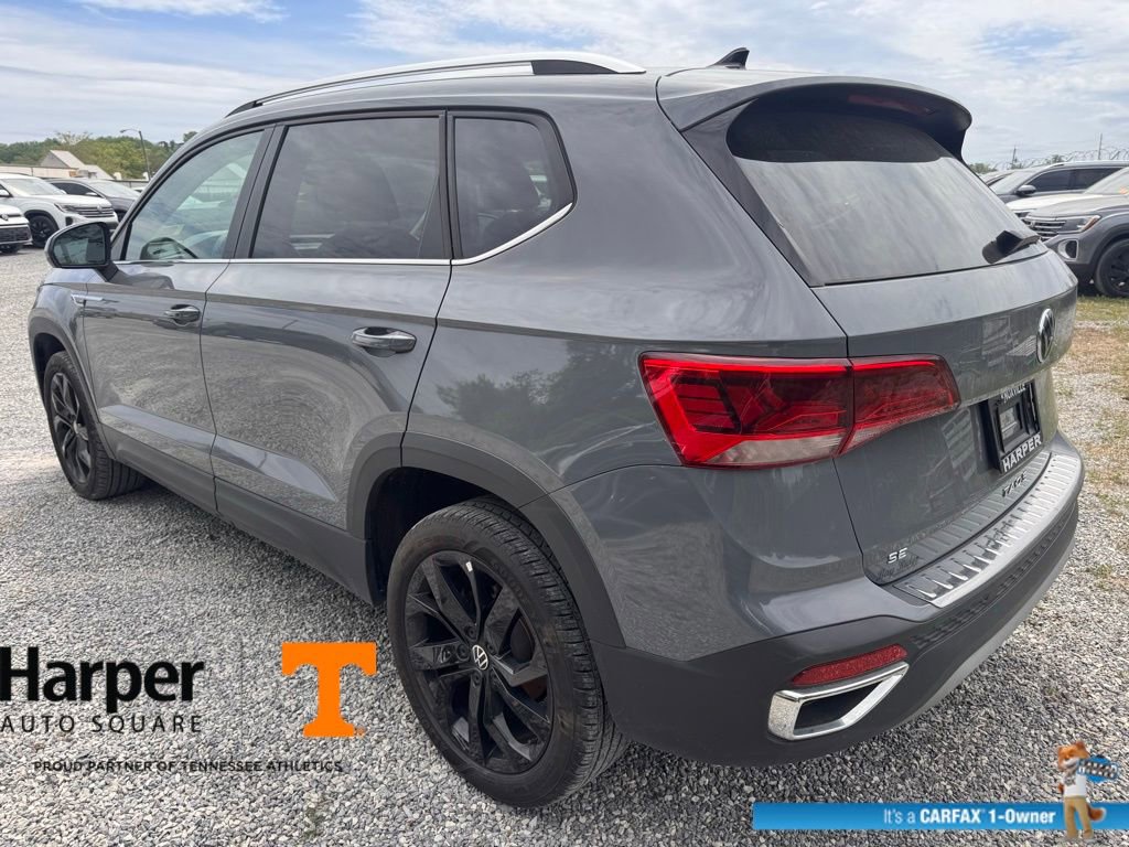 Used 2023 Volkswagen Taos SE w/ Panoramic Sunroof Package image 3