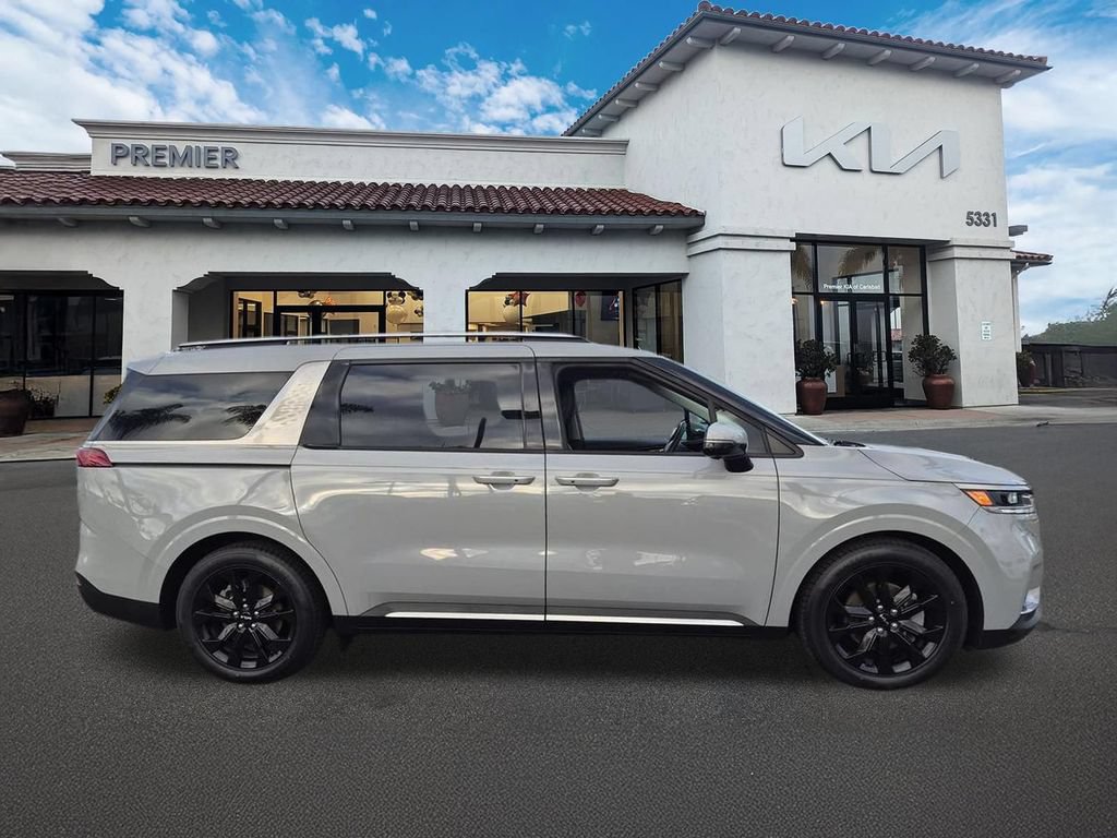Certified 2023 Kia Carnival SX FWD image 9